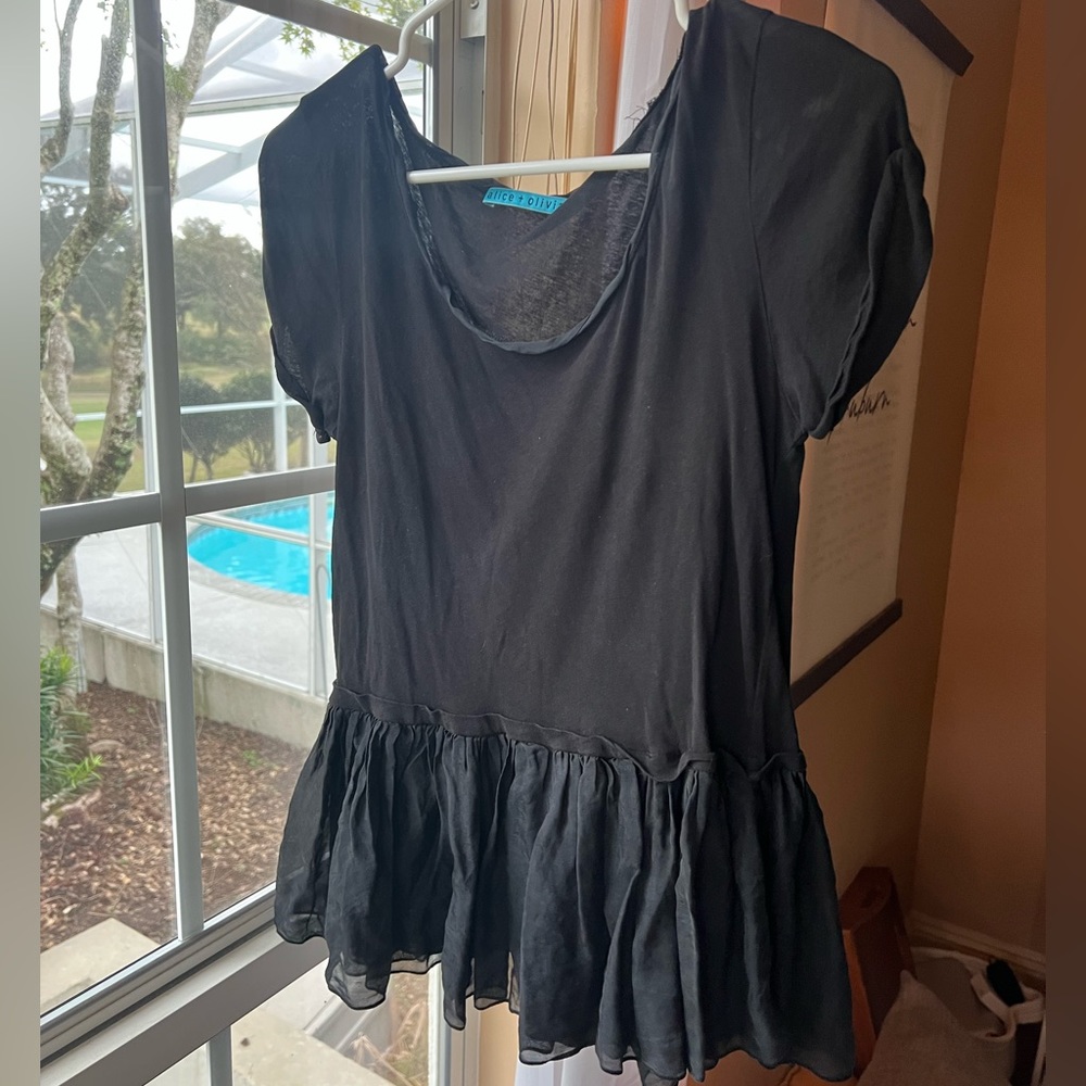 Alice & Olivia Black Short Sleeve Scoop Neck Tee With Tulle Bottom Ruffle